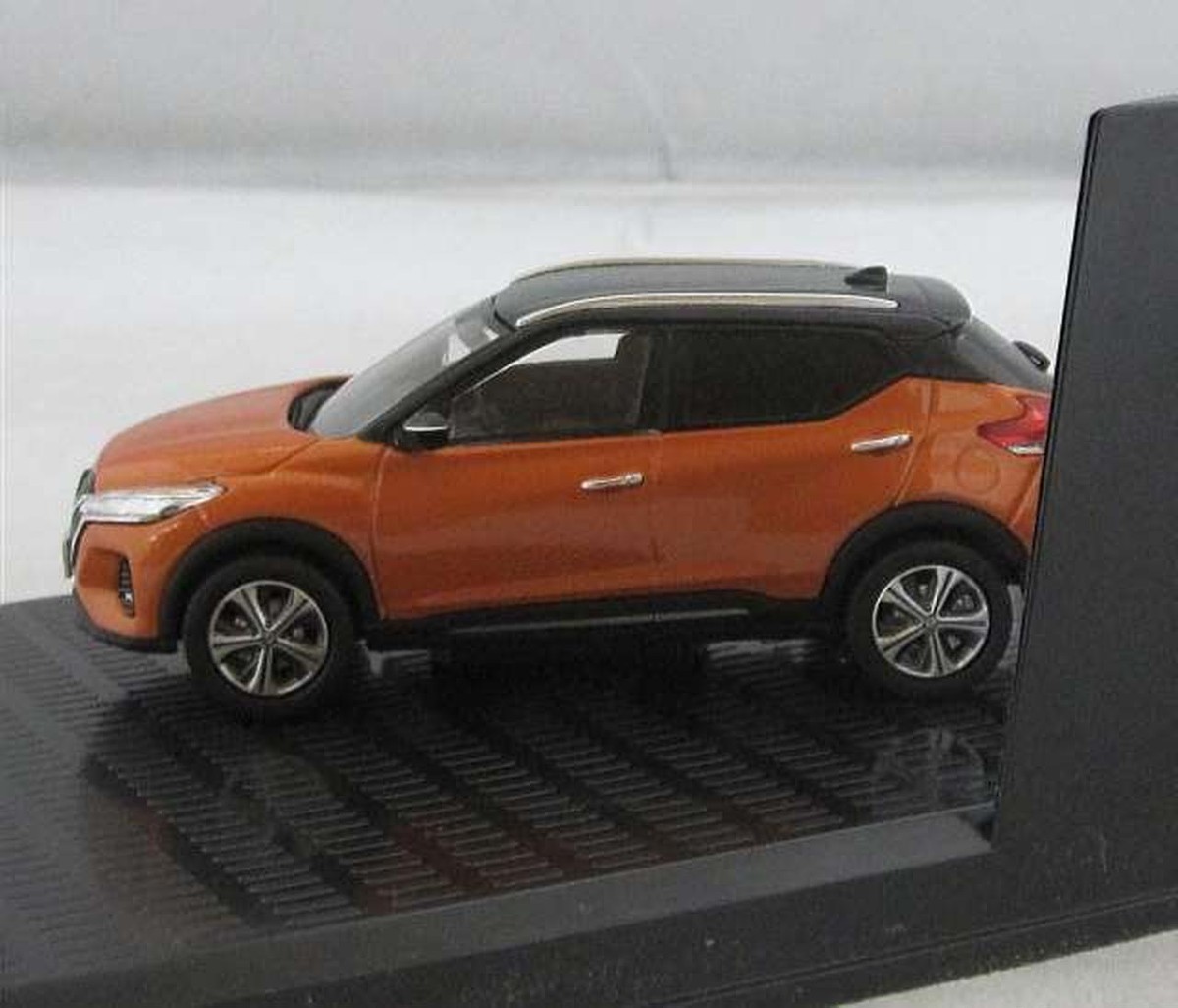 日産ディーラー特注 1/43 日産キックスミニカー ブリリアントホワイトパール Amazon | 1/43 日産 NISSAN ディーラー特注 ミニカー 新型