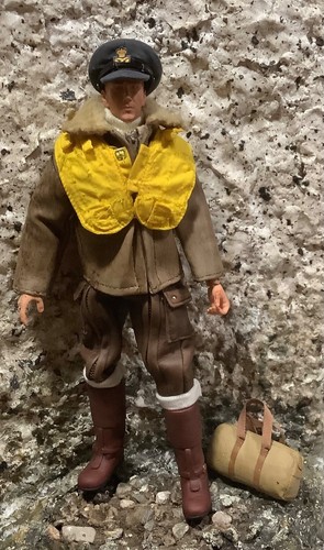 1/6 WWII 3-Zero British RAF Bomber Pilot in Sheepskin & Dog 1942 - Imagen 14 de 15
