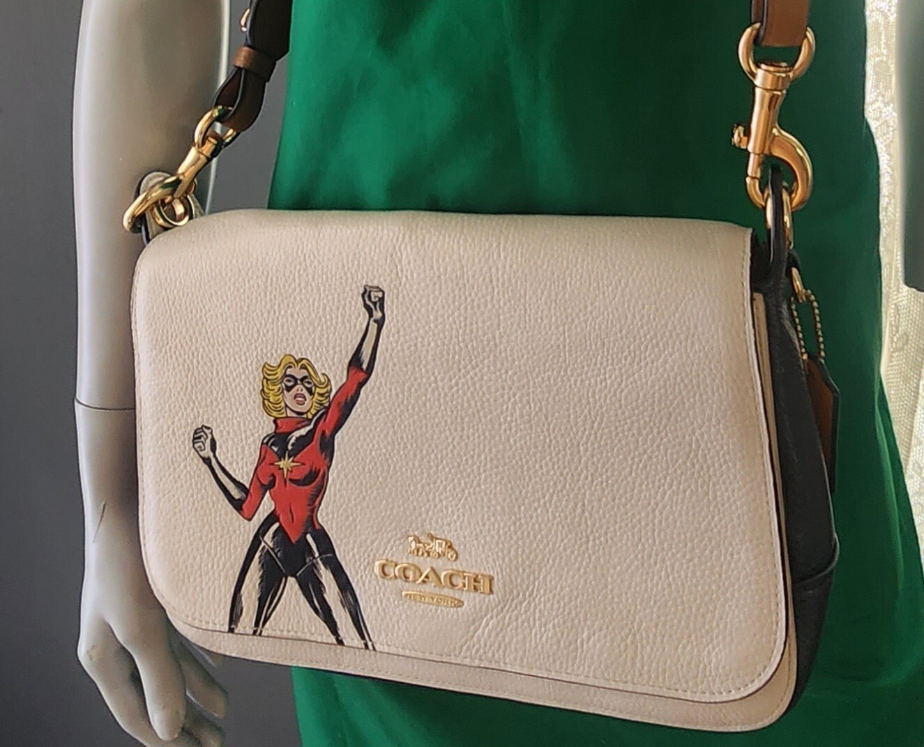 Coach MARVEL Jes Messenger Crossbody Carol Danvers Gem