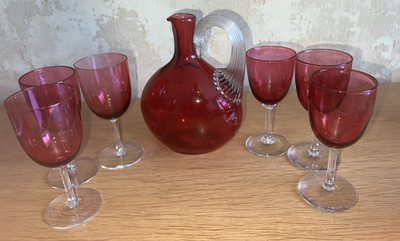 Vintage Rubinrote Kanne mit 6 Stielgläsern