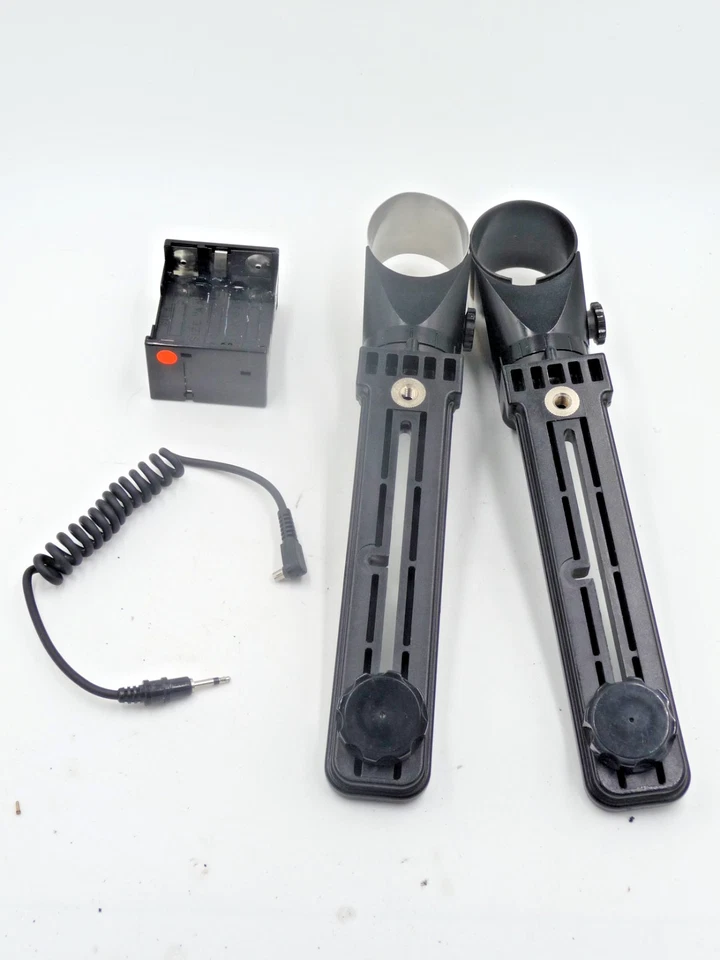 Sunpak auto 544 (4205G) flash mounting brackets, battery holder and sync cord - Image 2 of 4