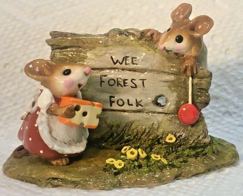 WEE FOREST FOLK  SCAMPER DISPLAY PLAQUE MINT WITH BOX