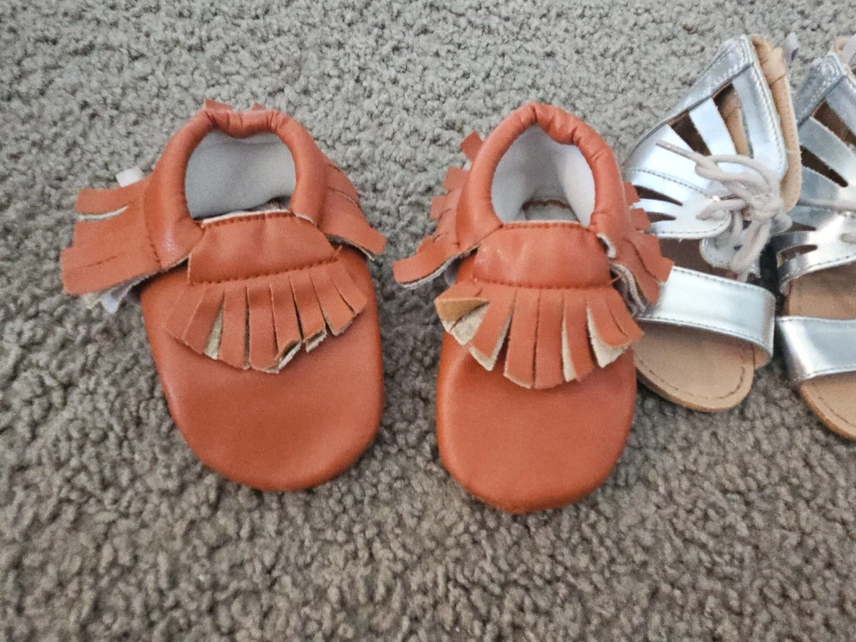 Zapatos/sandalias para niñas pequeñas talla 6, más mocasines, usados muy buen estado  Foto 2 de 4