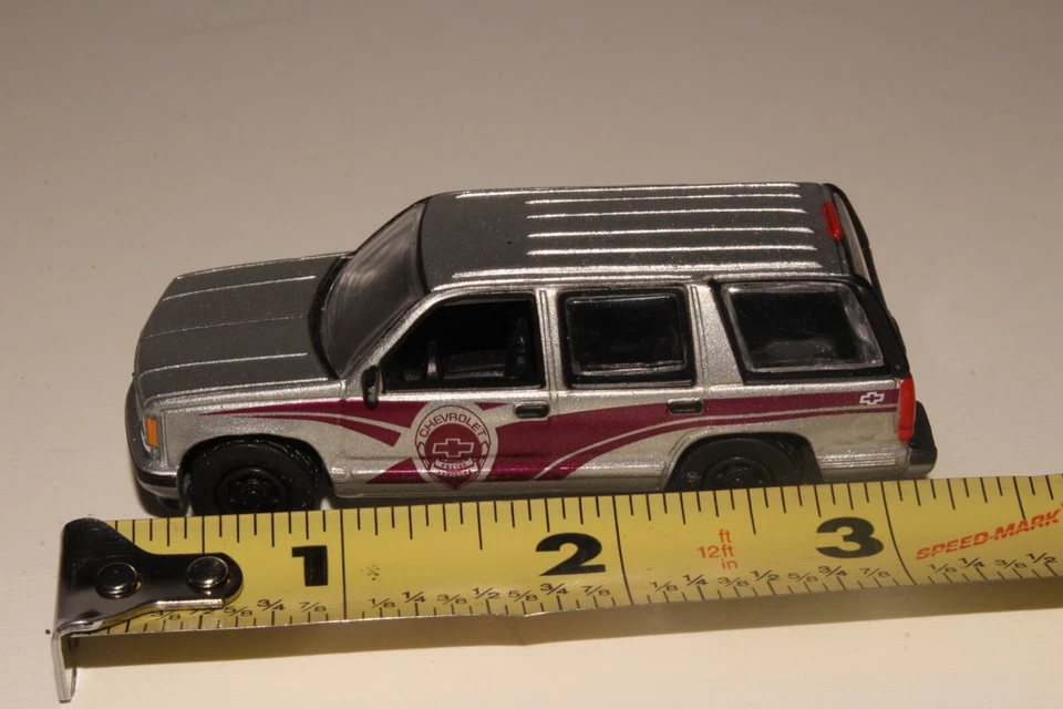 JOHNNY LIGHTNING 1997 CHEVROLET TAHOE, SILVER POLICE VEHICLE, 1:64, EXCELLENT - Image 4 of 4