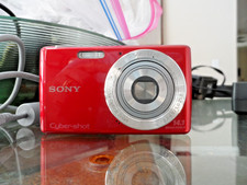 SONY DSC-W820 CYBERSHOT COMPACT DIGITAL CAMERA BUNDLE 14.1 MEGAPIXELS 5X ZOOM
