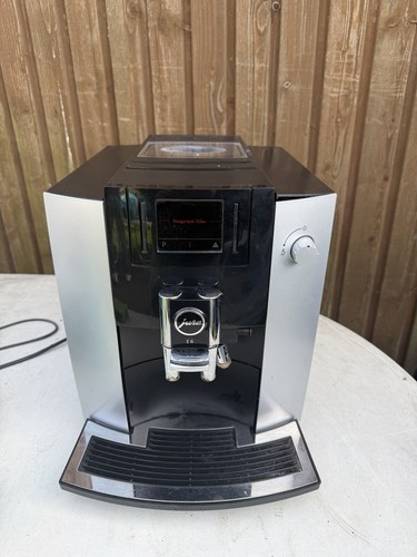 JURA E6 1450W Kaffeevollautomat - Platin (8533)