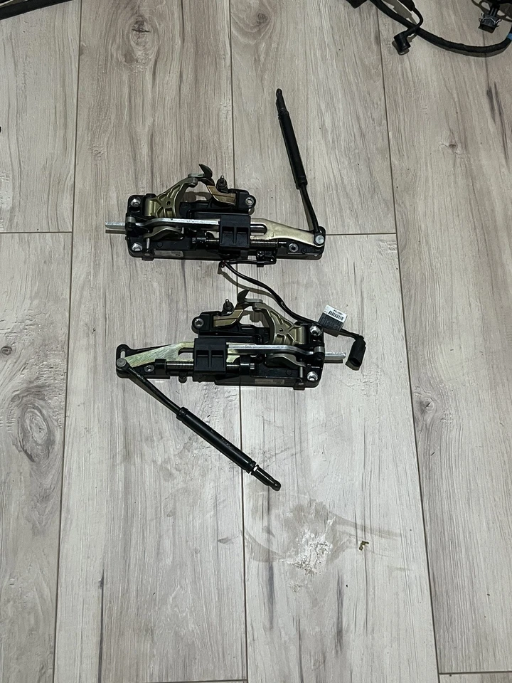 2000-2006 BMW E46 325Ci 330Ci 328Ci Convertible Soft Top Locking Latches - Image 4 of 4