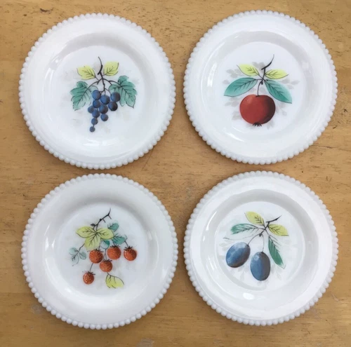 4 Vtg WESTMORELAND MILK GLASS BEADED EDGE RIMMED FRUIT DESSERT PLATES 6” BE-18