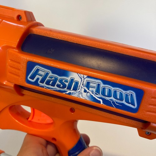 Super Soaker Flash Flood Water Gun Orange 2006 Hasbro Working 2 Spray Modes - Foto 7 di 17