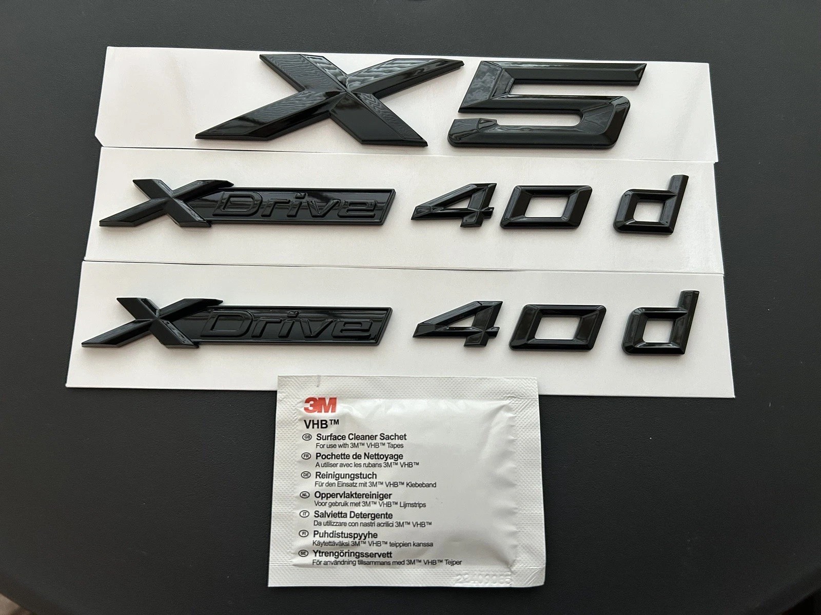 BMW X5 + 2X Xdrive 40d BADGES IN GLOSS BLACK. FREE ALCOHOL WIPE