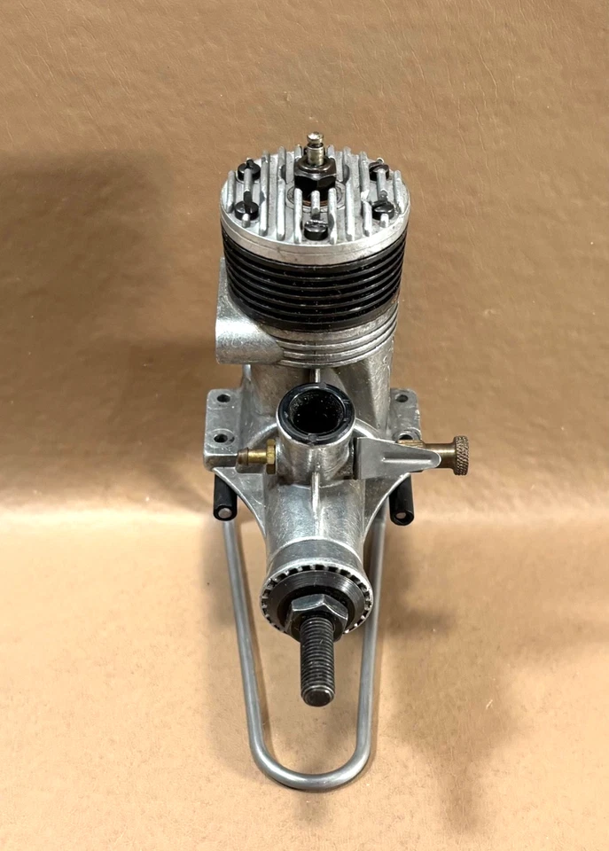 Excelente motor de avião modelo brilho linha de controle K&B Stallion .35 - Imagem 3 de 3