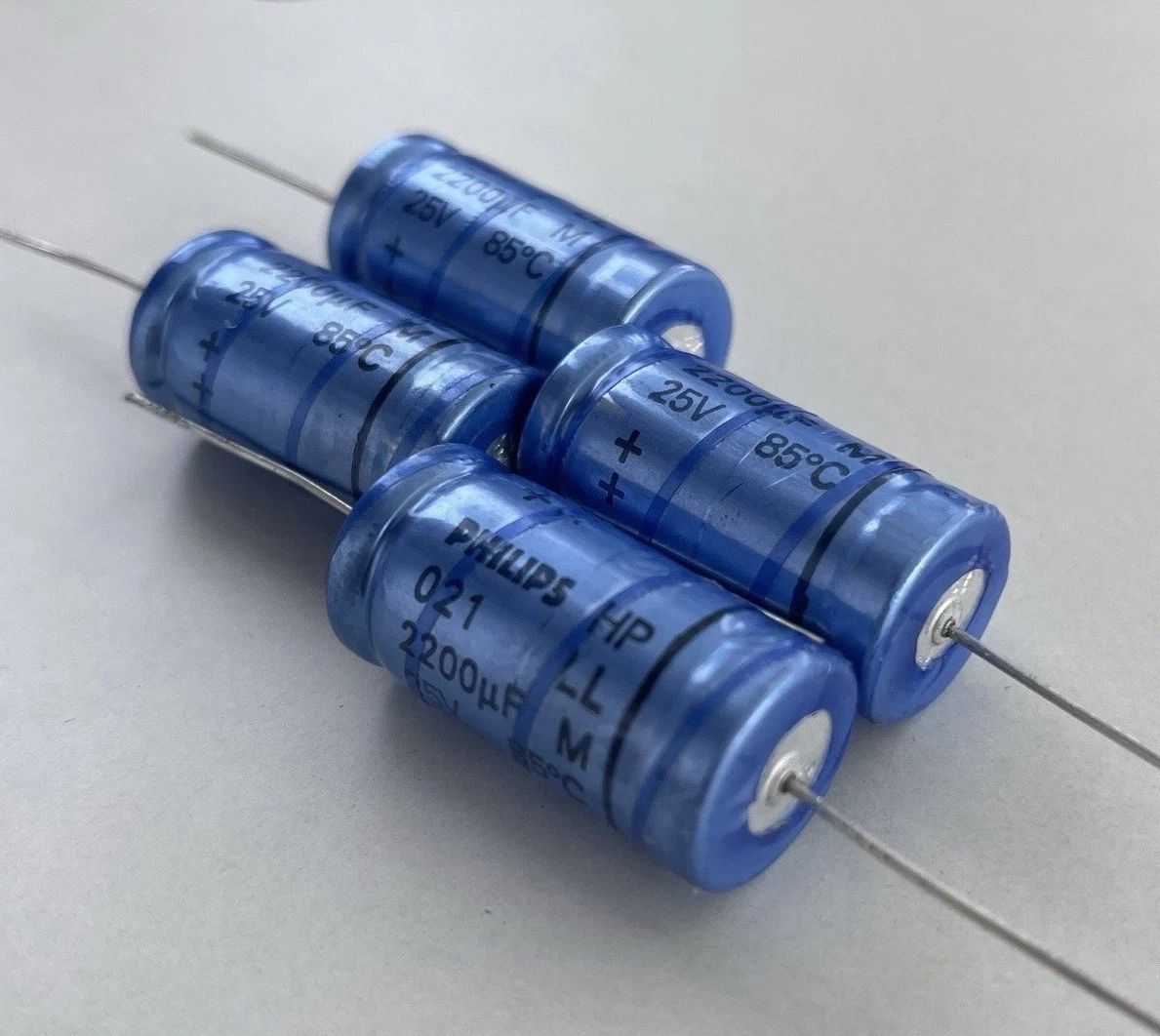 1PCS-BC (PHILIPS) 118 AHT 470uF 40V (125°C) 63V (85°C) Condensatore Assiale - 12,5x30mm EUR 6,28 - IT - Foto 10