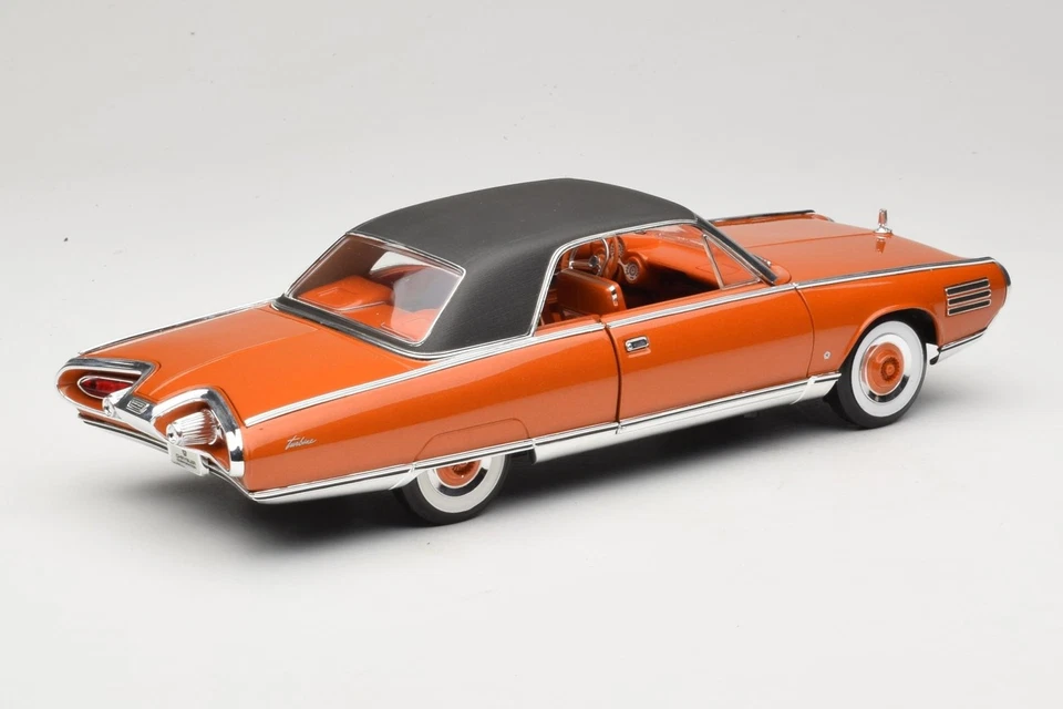 92448 Chrysler Turbine Car Orange Road Signature 1:18 - Immagine 3 di 4