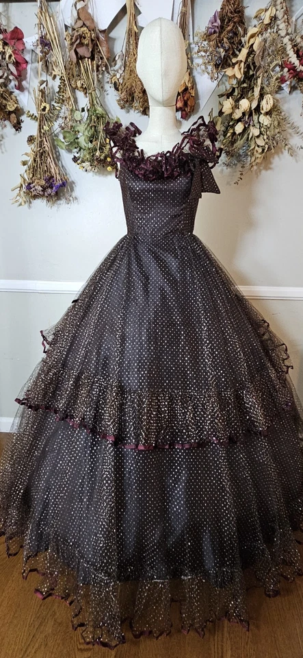 复古 20 世纪 80 年代棕色和金色瑞士圆点球服调情如图所示 — 第 2/4 张图片