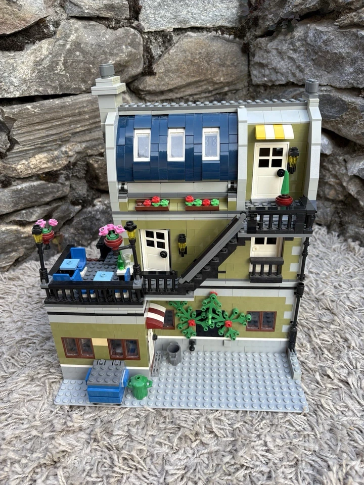 LEGO Modular Buildings 10243 Parisian Restaurant, photo 4 sur 5