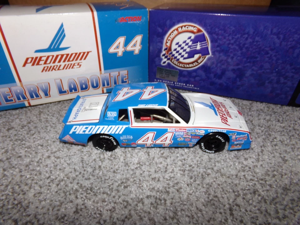 1/24 TERRY LABONTE #44 PIEDMONT AIRLINES 1984 ACTION NASCAR DIECAST - Image 3 of 4