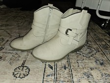 Blowfish Malibu Kids Sasso-K boots sz 5Tan Suade Small Heel