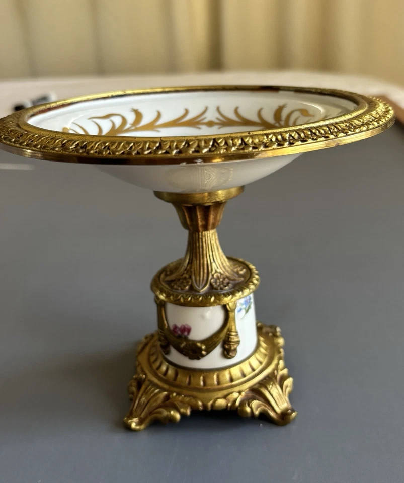 Vintage French Hand Painted Enameled Small Decorative Dish w/Bronze pedestal - Image 4 of 4