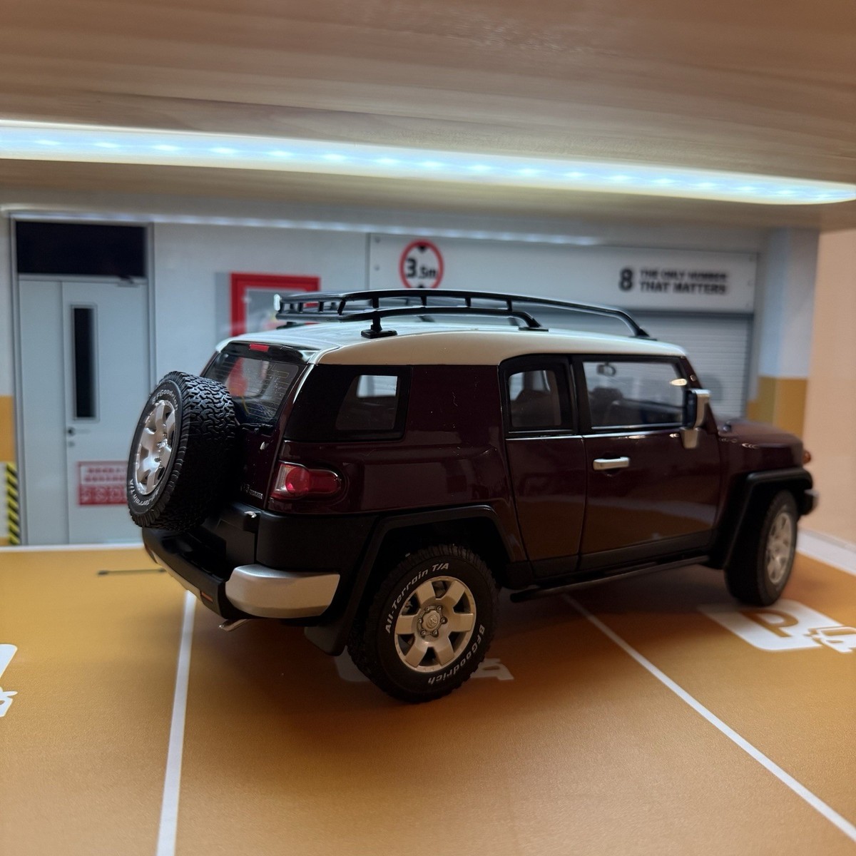 Toyota FJ Cruiser AUTOart Diecast Model, 1/18 Scale Maroon, COA