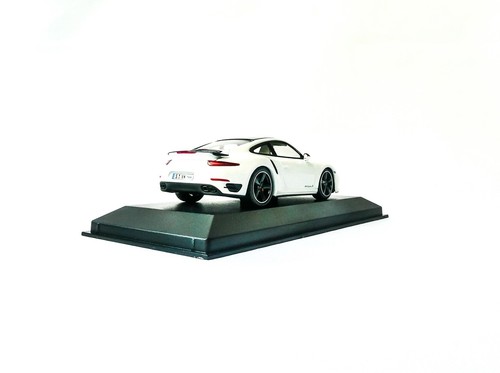 Porsche 911 Turbo S. Porsche Exclusive. 1:43 Scale New - Picture 6 of 13