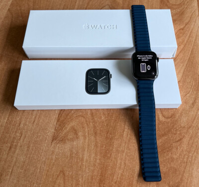 Apple Watch Series 9 GPS + Cellular 45 mm Edelstahlgehäuse Graphit - nagelneu