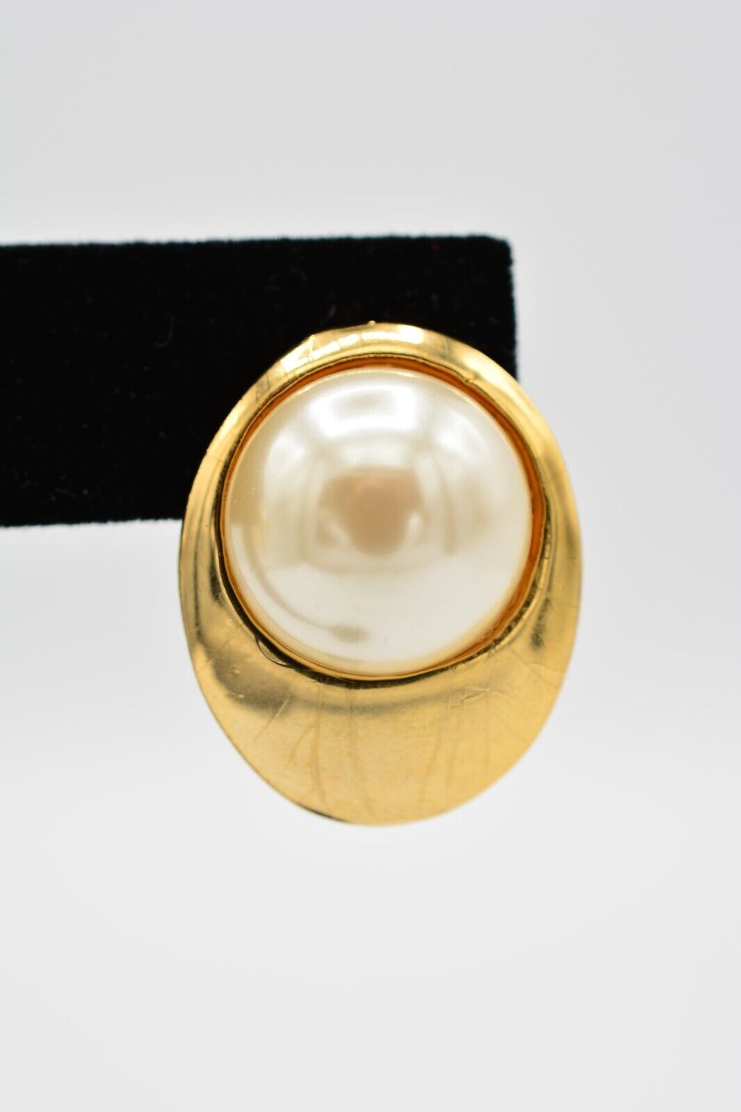 Vintage Clip Earrings Round Faux Pearl Gold Tone … - image 7