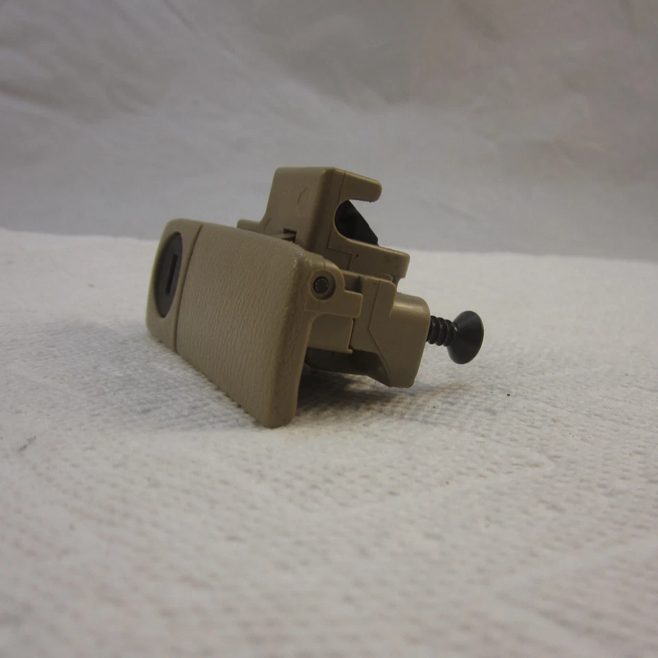 00 01 02 03 PESTILLO GUANTERA NISSAN ALTIMA MAXIMA INFINITI I30 I35 BEIGE OEM Foto 2 de 4