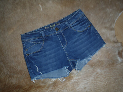 two day Late Damen  Jeans Shorts  Gr.  W 29 Secondhand ansehen!!