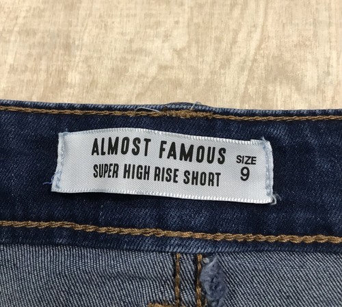 Almost Famous Super High Rise Short Size 9 Medium Wash Denim  cuffed NWT - Bild 8 von 10