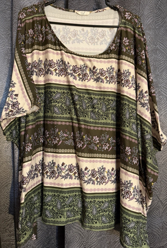Easel Green Cream Purple Floral Paisley Boho Poncho Short Sleeve One Size