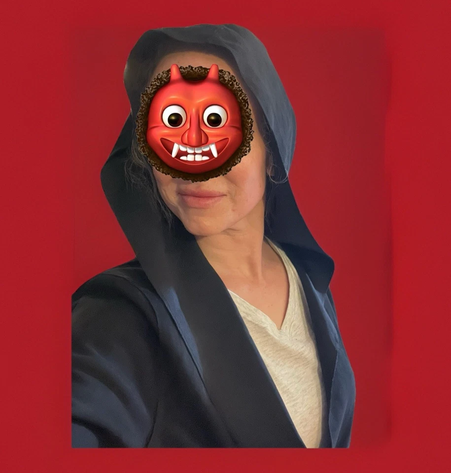 Capa con capucha. Negro. Tamaño y peso mediano. Terciopelo. Cosplay, Halloween, Gótico. Foto 4 de 4