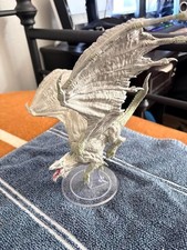 Dungeons Dragons: Icons of the Realms - Adult White Dragon