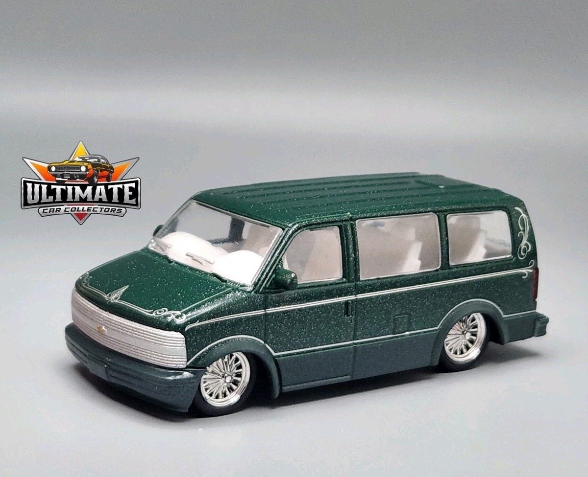 1995 95 Chevy Astro Van Collectible 1/64 Scale Diecast Model