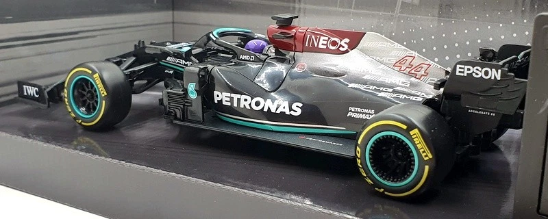 Maisto Tech 82355 escala 1/24 R/C 2,4 GHz - Mercedes-AMG F1 W12 E L.Hamilton #44 Foto 2 de 4