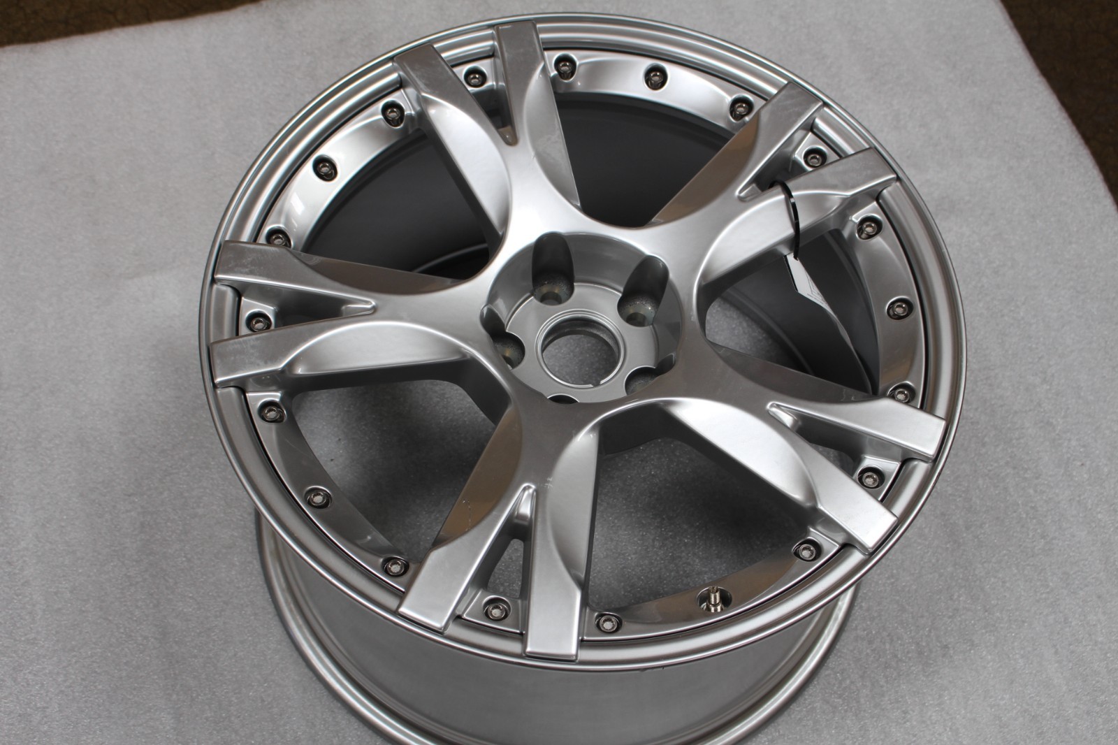 Lamborghini Gallardo, Rear Callisto Wheel, Paint Flaws, Used, P/N 400601025J