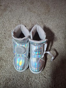 Shoe Beatz Bluetooth Speaker Shoes Size 2 – Silver Opal Light‑Up Kids Sneakers