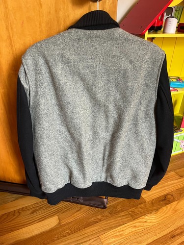 Privat weiß sehr guter Zustand Bomberjacke Herren Wolle Varsity Größe 4 Moon England Grau - Bild 3 von 11