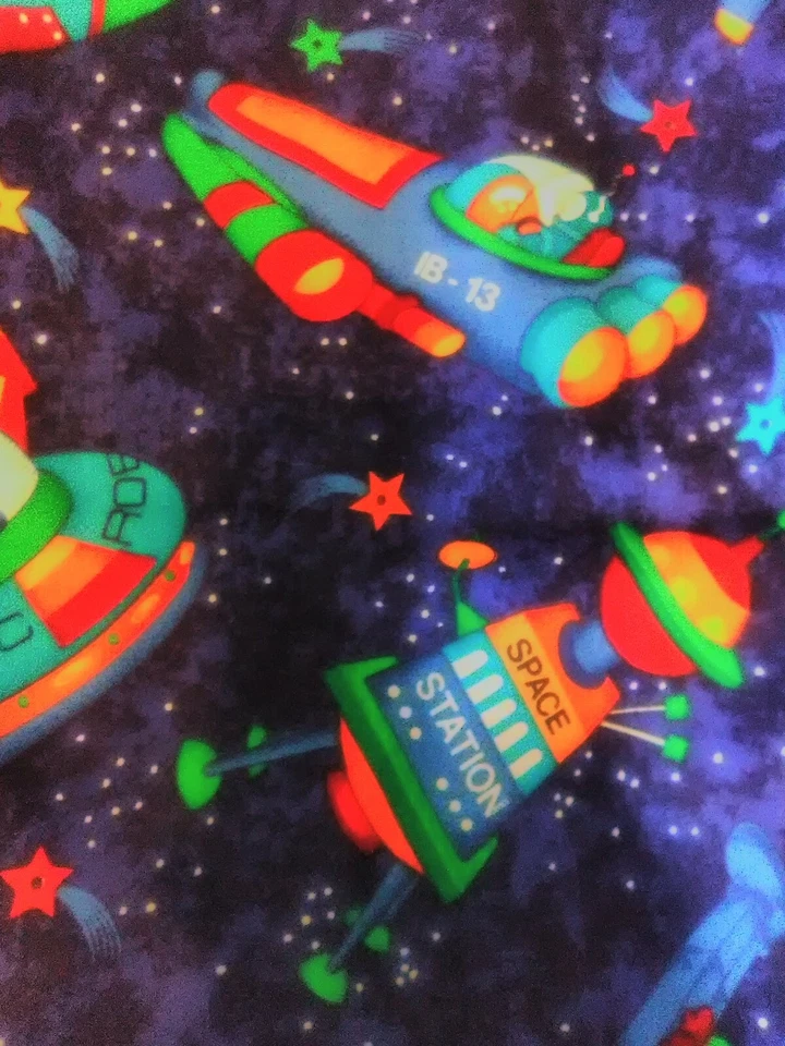 Vintage V.I.P. Print by Cranston Print Works Co. Sonic Spacehip 4 Yards 43" Wid - Image 3 of 4