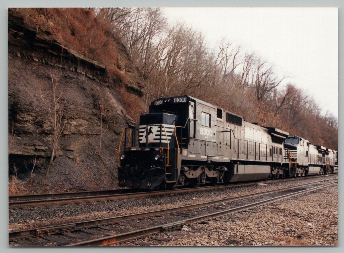 NORFOLK SOUTHERN鉄道　鉄道ディスプレイ Railroad Photo - Norfolk Southern #8300 Diesel Locomotive