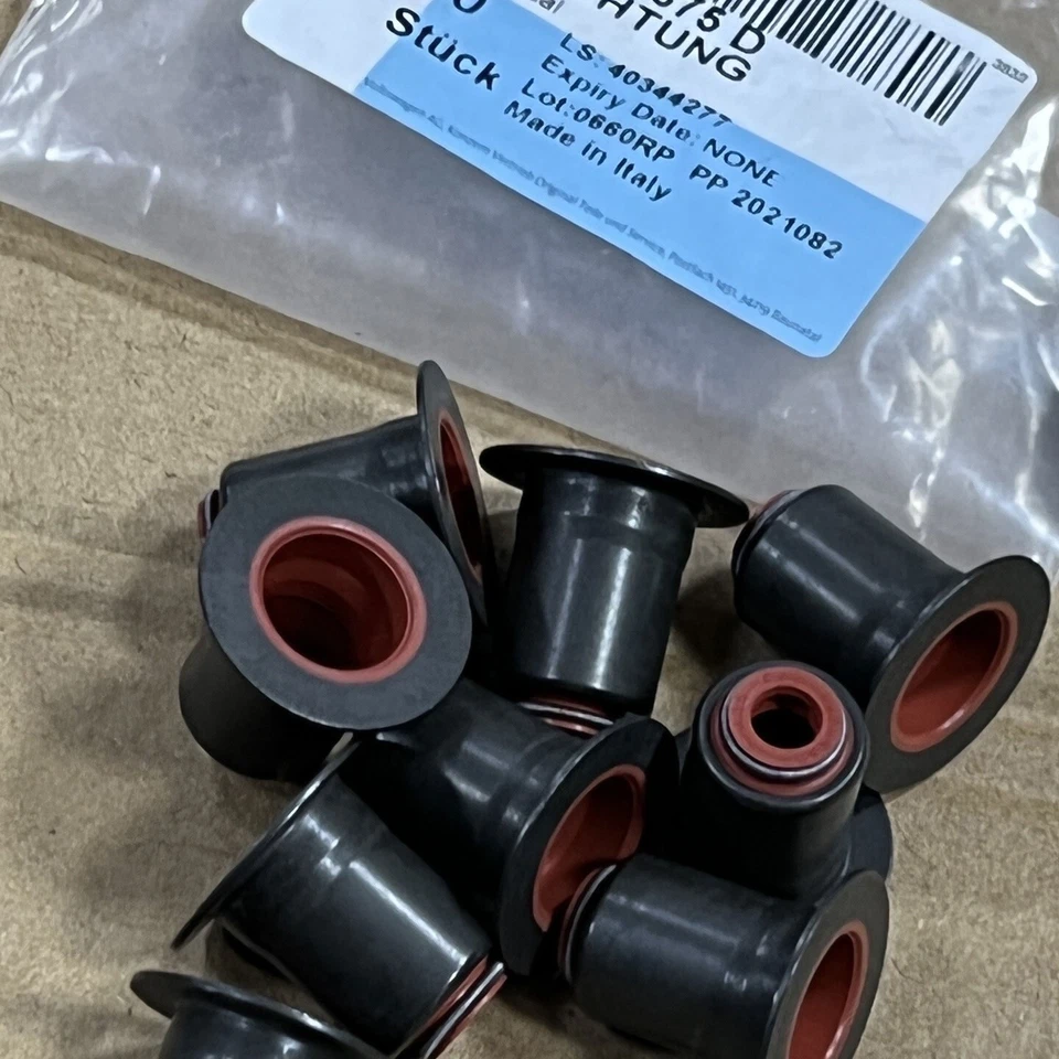 24X Sello de vástago de válvula OEM para Audi S4 A7 A8 Q7 Q8 Cayenne Macan Panamera 2.9 3.0 Foto 2 de 4