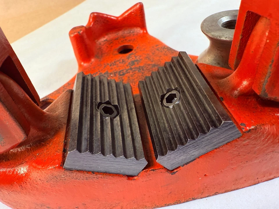 NICE - RIDGID No.22 BENCH YOKE VISE ~1/8" to 2 1/2" PIPE CAPACITY USA - Image 3 of 4