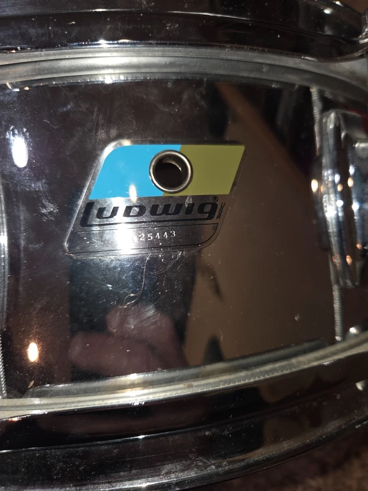 路德维希小军鼓 5.5 x 14 蓝色/橄榄徽章 — 第 2/4 张图片