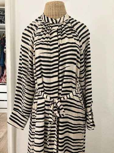 H&M Maxi Kleid mit Gürtel Schwarz Weiß Streifen Zebra Ibiza Größe M - Bild 2 von 4