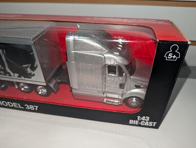 New-Ray 1:43 Scale Peterbilt Model 387 Hardcore Trucker Truck