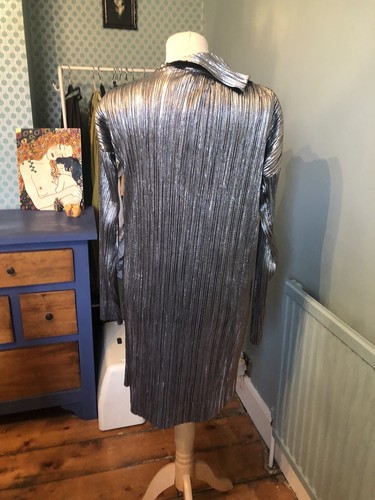 Bellissimo abito a maniche collo alto metallico di Boohoo taglia 8 - Foto 4 di 4