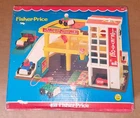 Vintage '80 Fisher Price Little People #930 Play Family ACTION GARAGE Compl. Box