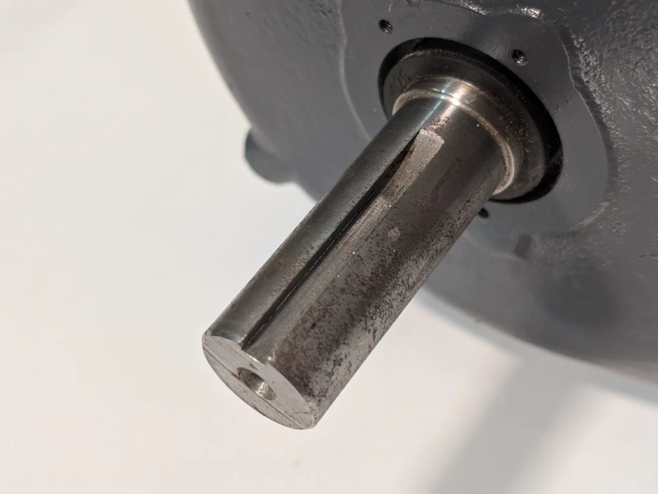 Motor industrial trifásico Dayton 2MXU1A 2HP, 208-230/460V, 1730 RPM, TEFC, 145T - Imagem 3 de 4