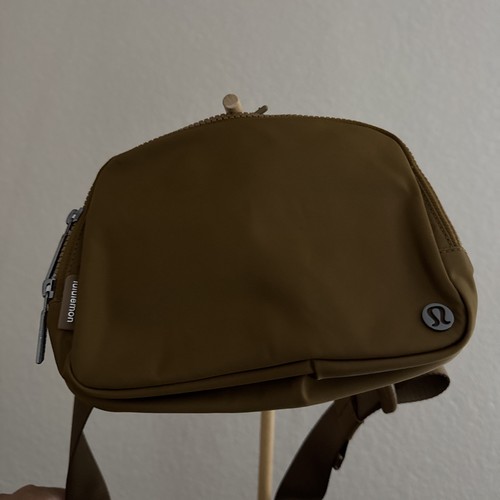Sac ceinture Lululemon Everywhere 1L couleur caramel brûlé édition limitée. - Photo 1/9