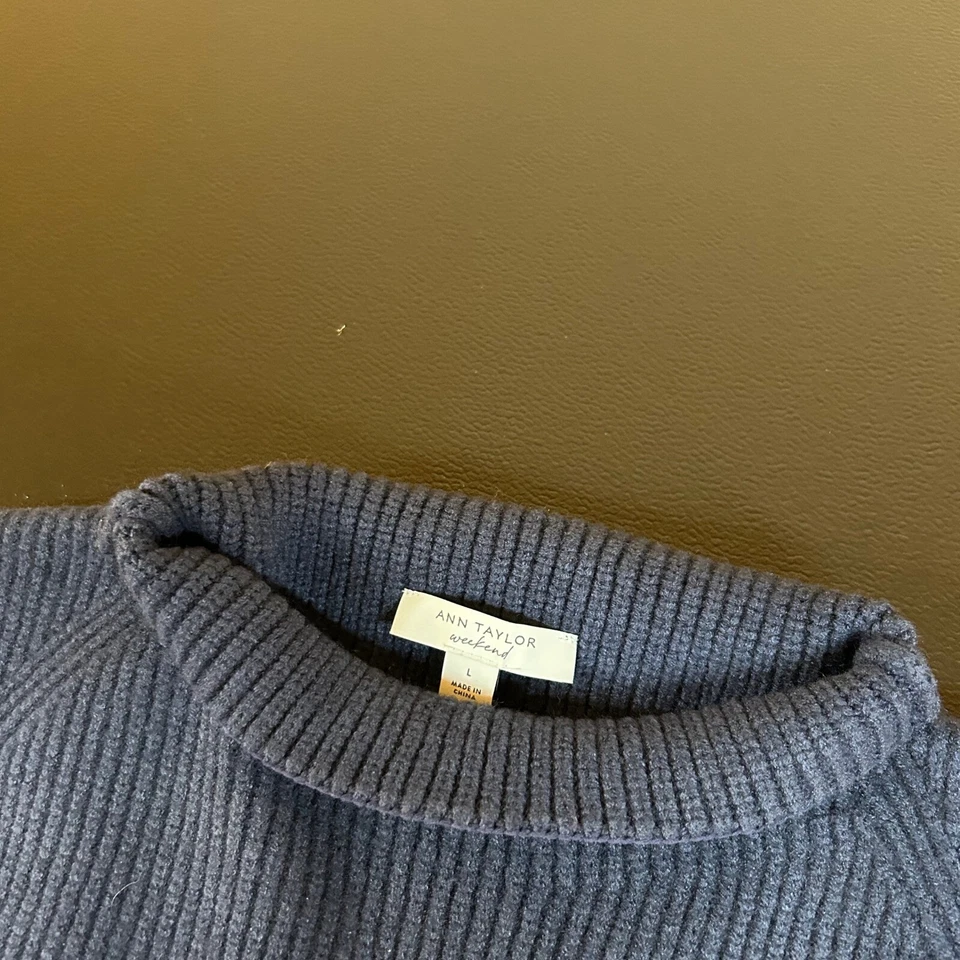 Camiseta sin mangas de punto acanalado sin mangas con cuello falso Ann Taylor Weekend azul para mujer grande Foto 3 de 4