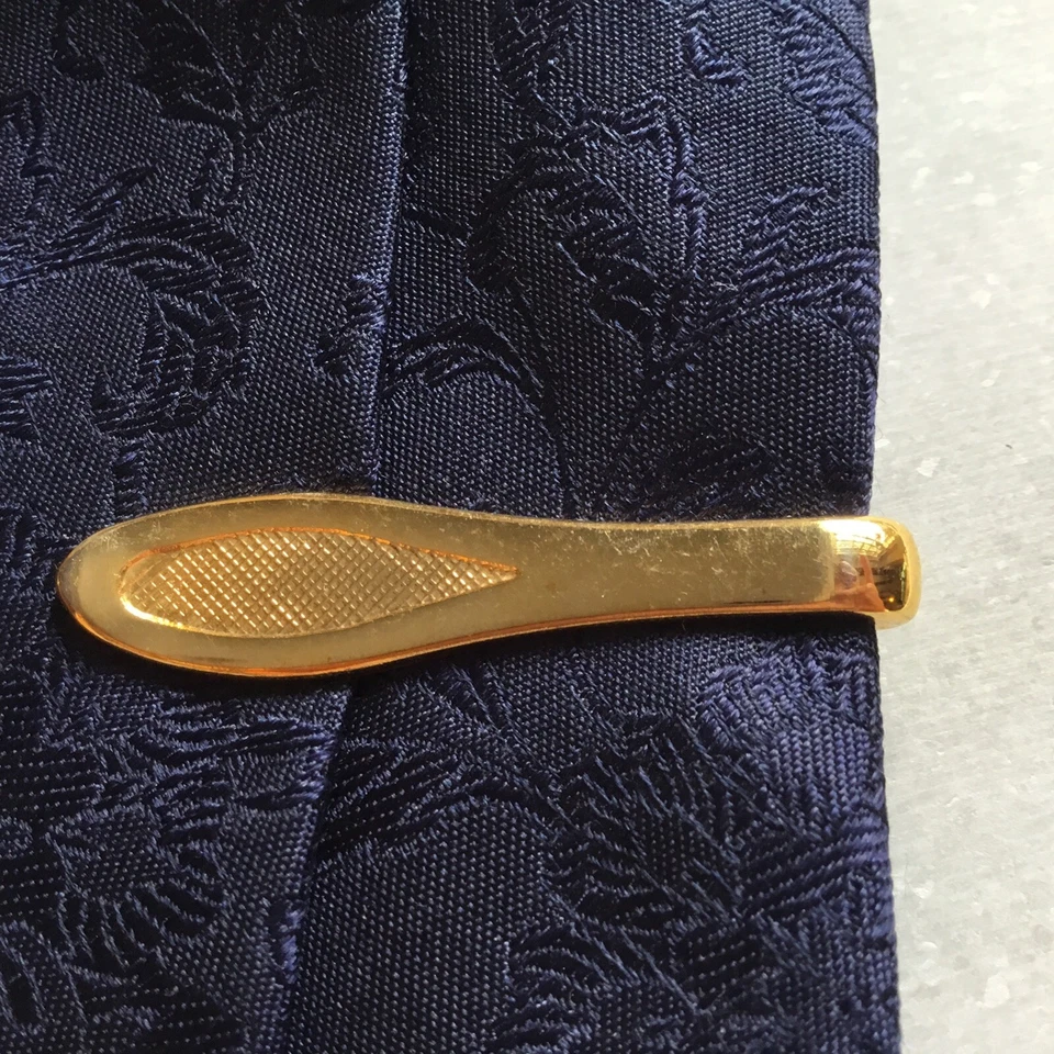 Lovely Vintage Tie Clip Malta Maltese Cross Shiny Gold Tone & Dark Red - Image 3 of 4